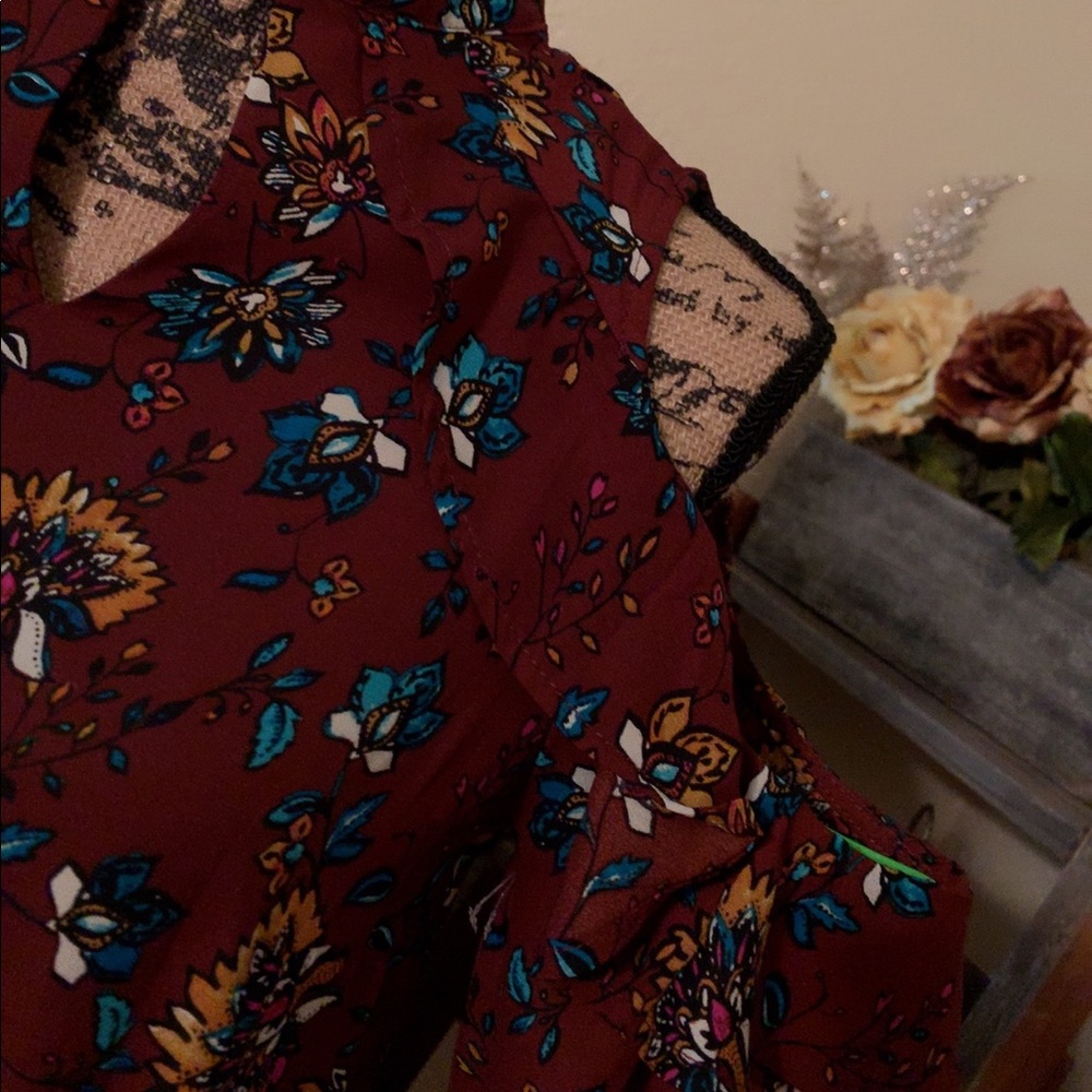 🚫SOLD🚫Blouse ♥️ - Picture 5 of 8